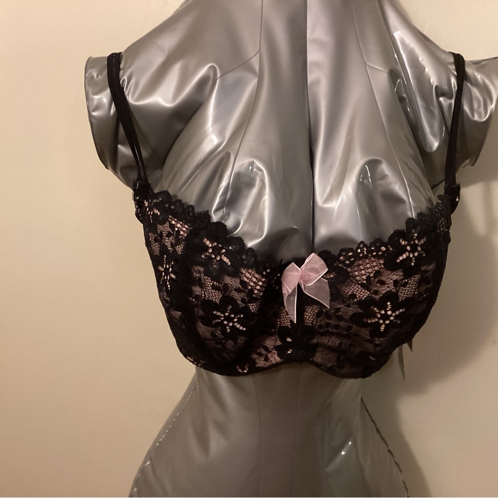 Bombshell Boudoir Chic Black Lace Bra with Pink Bow NWT 36DD